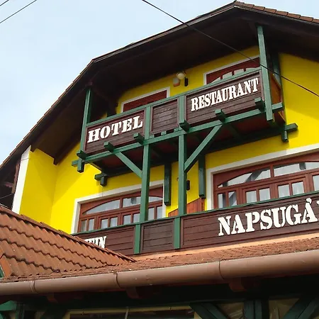 ホテル Napsugar Balatonmáriafürdő