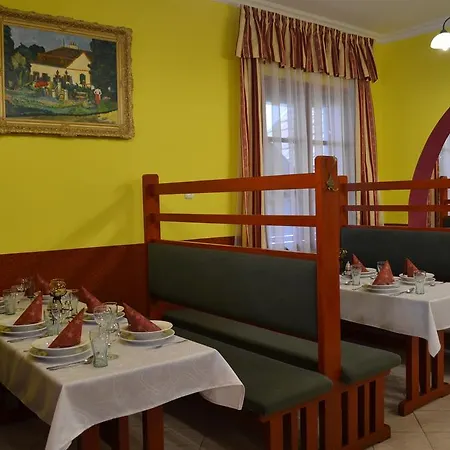 מלון Napsugar Balatonmáriafürdő